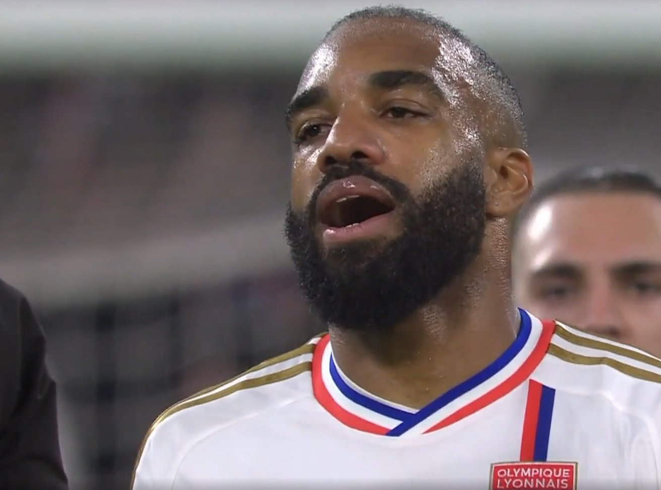 包含里程碑夜！里昂再遭质疑；足总杯今晨刷纪录；赛场秩序良好；资深球员宣示担当的词条