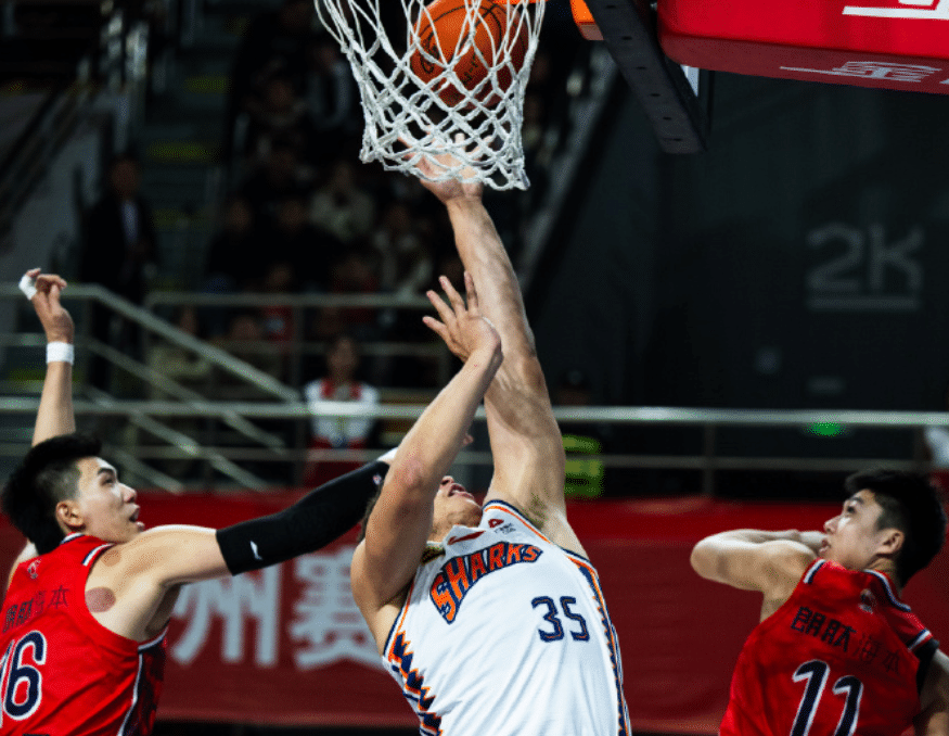 包含集结日突围战来临，深圳男篮围绕NBA季后赛手感冰凉，更衣室稳定，控场能力受关注的词条